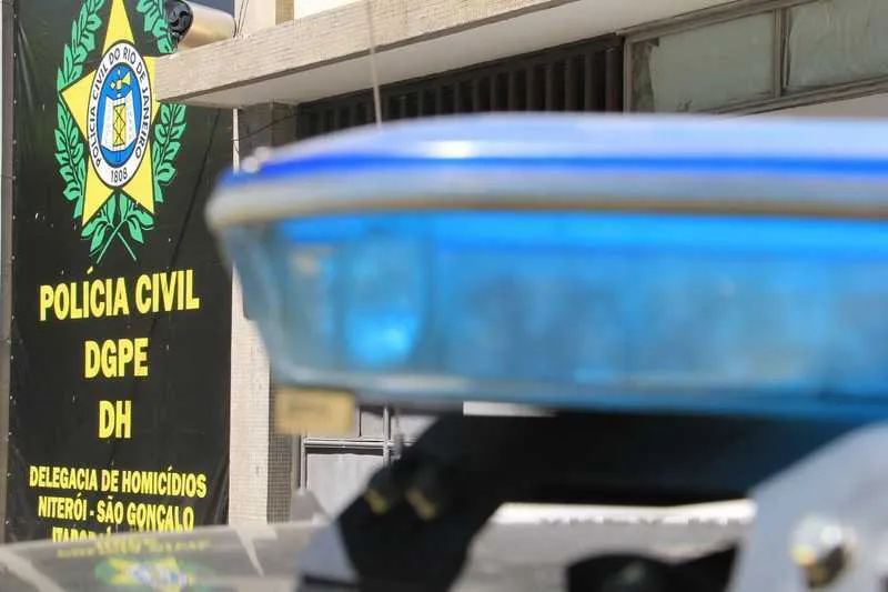 Agentes da Divisão de Homicídios de Niterói, Itaboraí e São Gonçalo investigam o caso