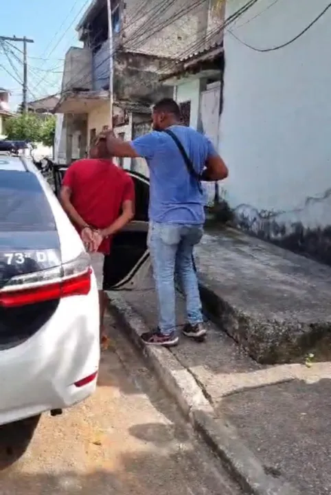 Homem foi preso por agentes da 73ª DP ( Neves)