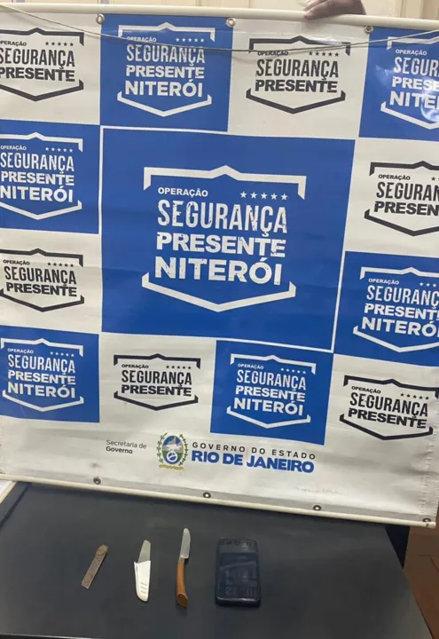 Com ele, foram encontrados o celular da vítima e três laminas usada para intimidá-la.