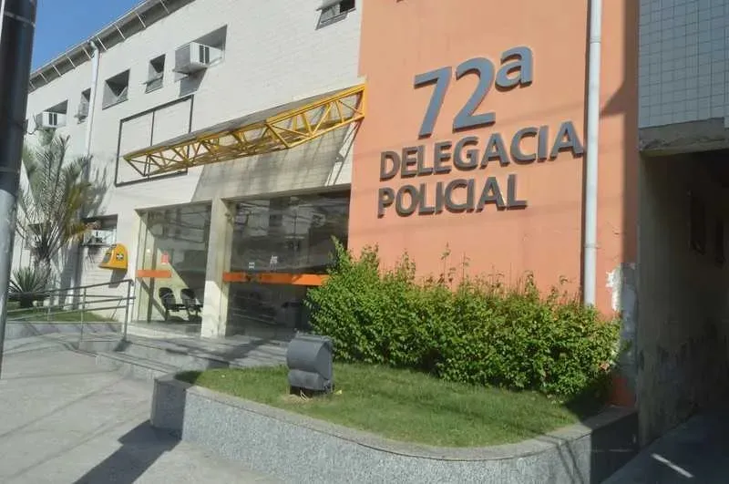 Acusados foram presos por agentes da 72ª DP