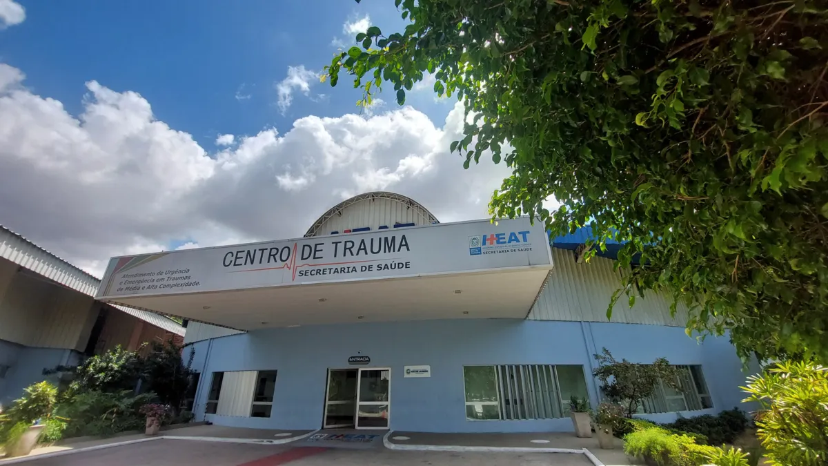 Vítima segue internada no Hospital Alberto Torres, no Colubandê