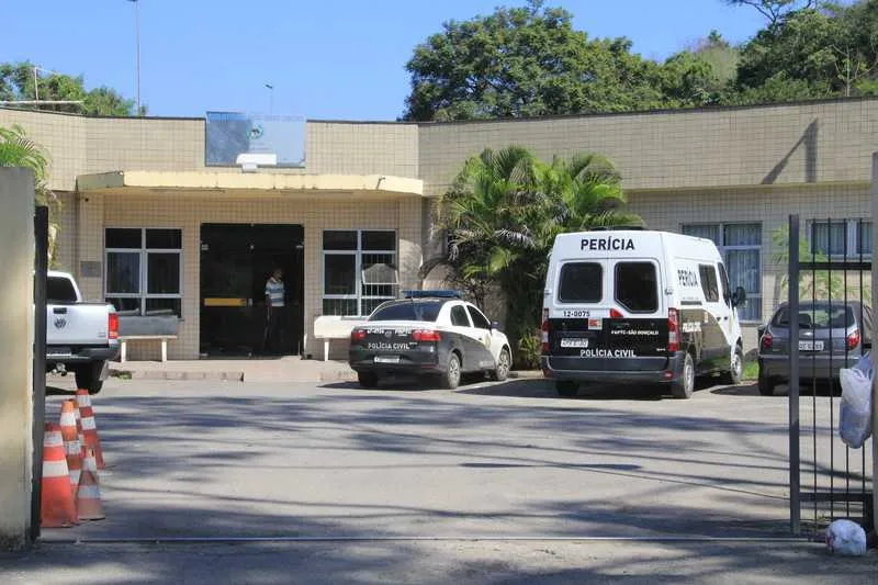 O corpo da vítima foi levado ao Instituto Médico Legal (IML) de Tribobó.