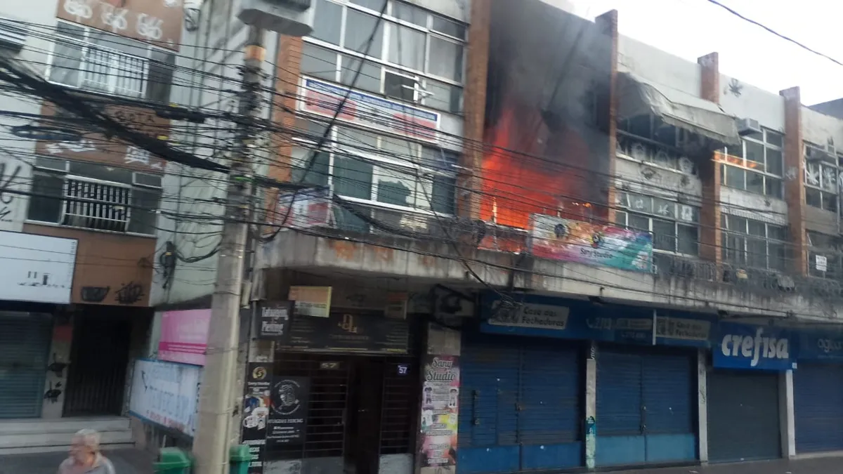 O incêndio atingiu o imóvel que fica em cima da Casa das Fechaduras