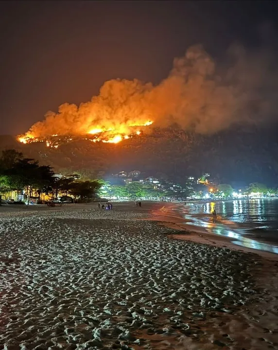 O incêndio ocorreu na noite da última quarta-feira (11)