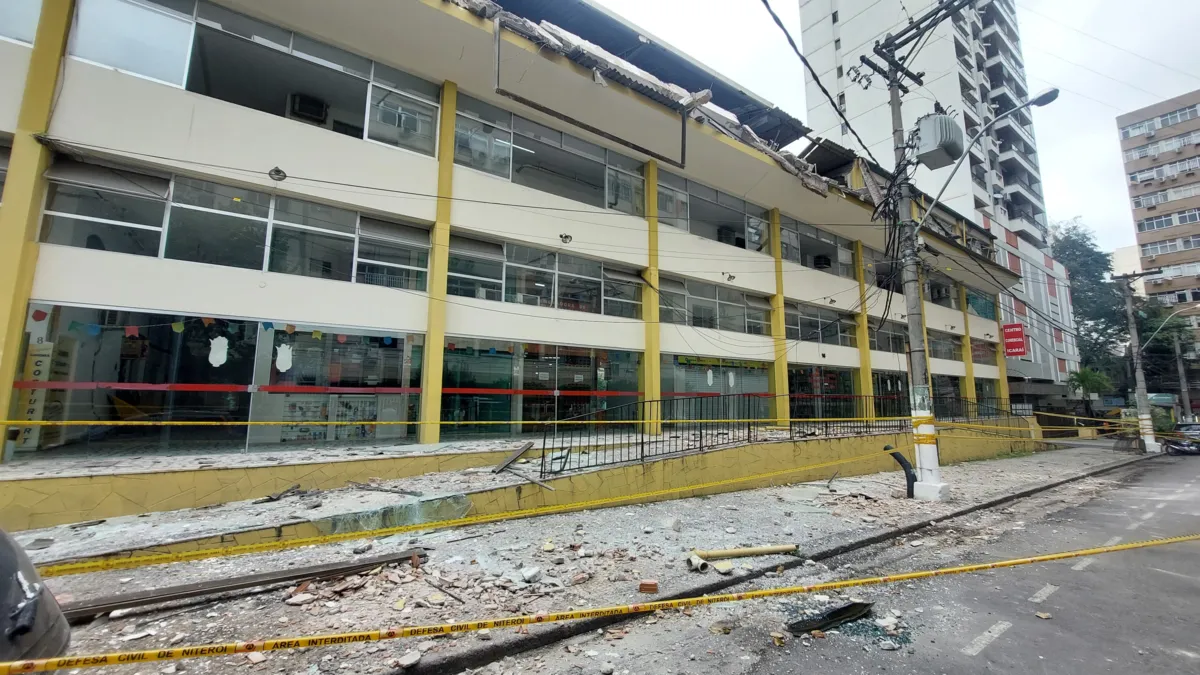 Área do "Shopping das Galinhas" desabou no último domingo (07)