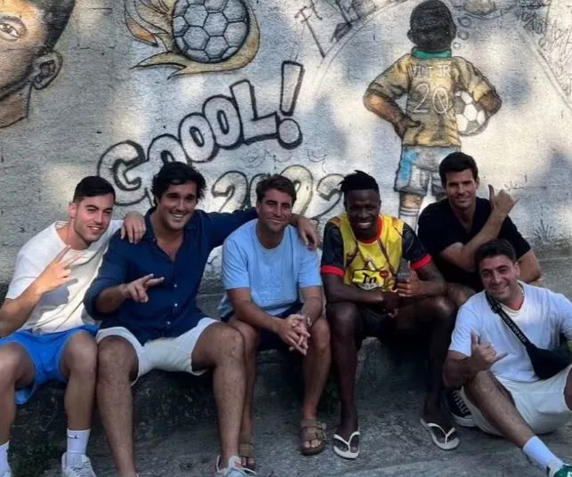 Vini Jr. em visita ao Porto do Rosa, em São Gonçalo