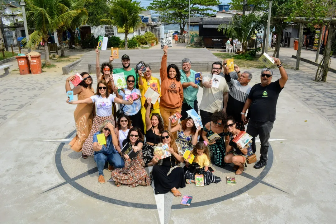 Feira literária acontece na Praça da Vila dos Pescadores