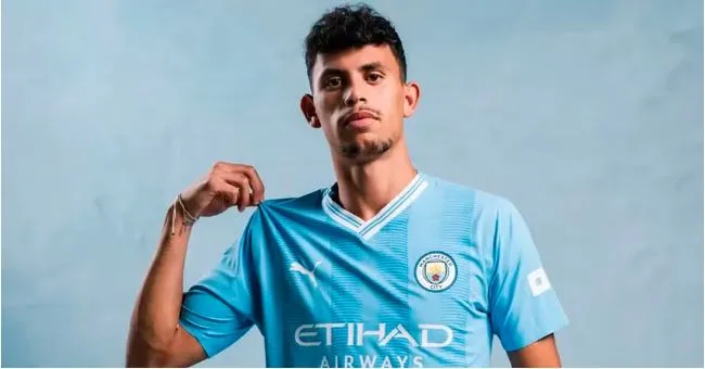 Matheus Nunes, do Manchester City, foi detido após pegar um celular em uma boate em Madri