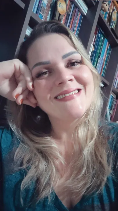 Jornalista Roberta de Souza organiza a coletânea Mães Atípicas, pela editora Afeto