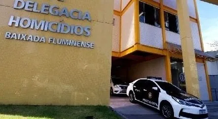 O caso foi registrado na Delegacia de Homicídios da Baixada Fluminense