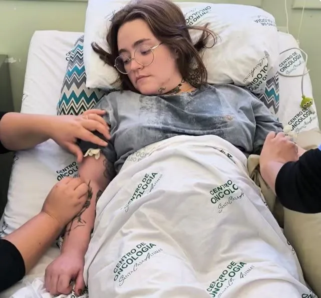 Carolina Arruda sofre de neuralgia do trigêmeo, doença da "pior dor do mundo", desde os 16 anos de idade