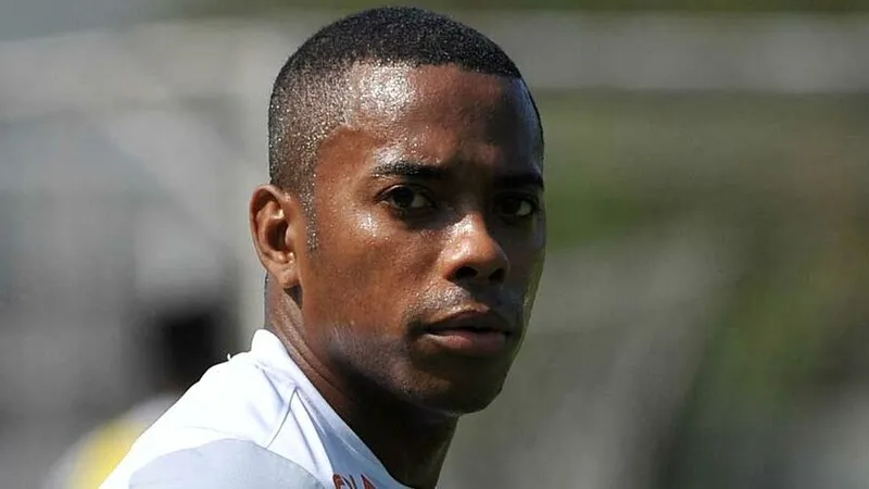 Robinho foi condenado no país europeu a nove anos de prisão por estupro, mas nunca pagou pelo crime