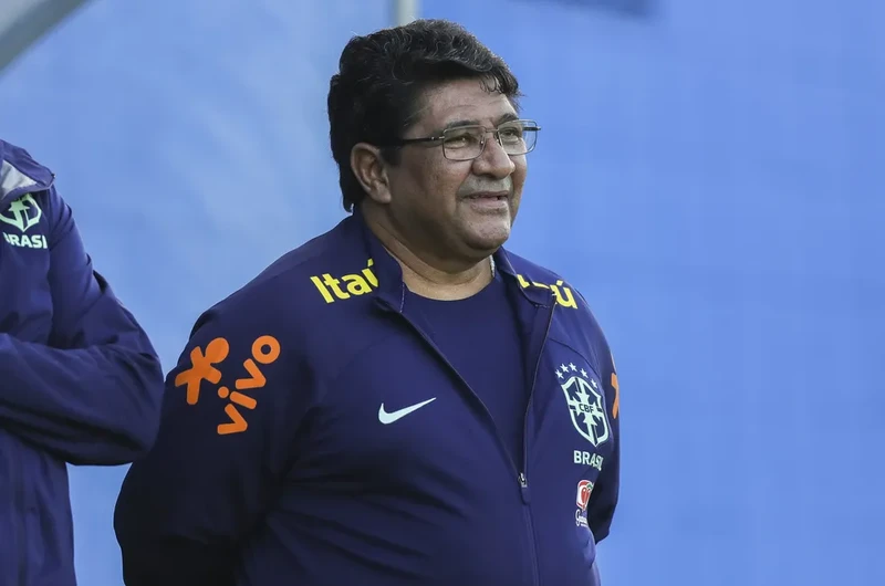 Ednaldo Rodrigues, presidente da CBF, em treino da Seleção: ele está de volta à presidência da confederação