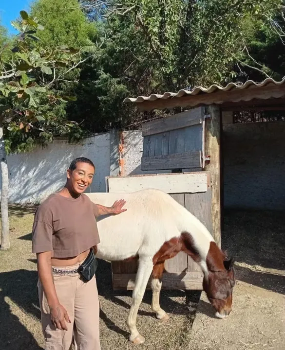 Linn da Quebrada posta foto após dois meses fora das redes sociais