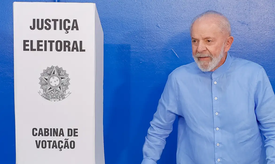 Presidente Lula votou na escola estadual João Firmino