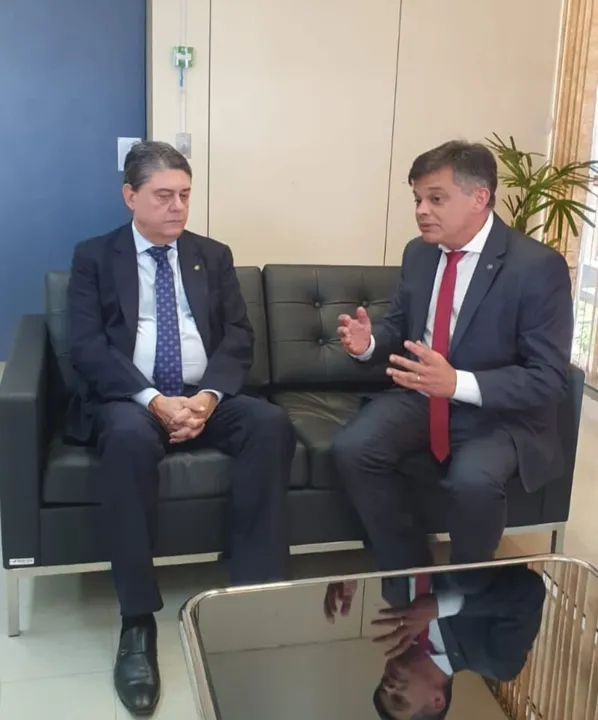 O deputado federal Dimas Gadelha já encaminhou ofício para a Agência Nacional de Energia Elétrica (Aneel) relatando os problemas recorrentes da companhia de energia elétrica responsável pelo serviço nas cidades de São Gonçalo, Niterói e região