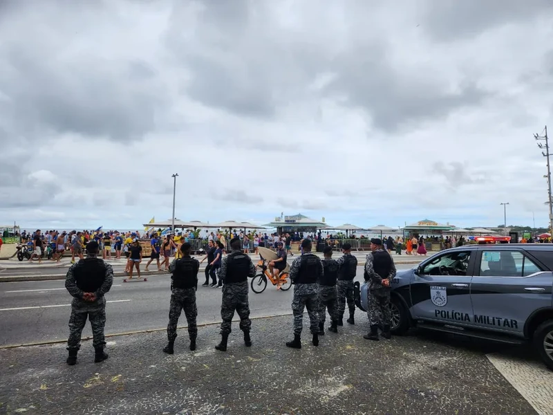 As forças de seguarança já haviam montado esquema especial em Copacabana, em função do jogo Fluminense X Boca Juniors