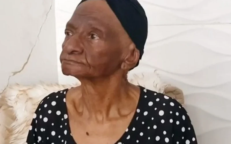 Maria Moura, 87 anos, está com sinais de demência e quase não enxerga