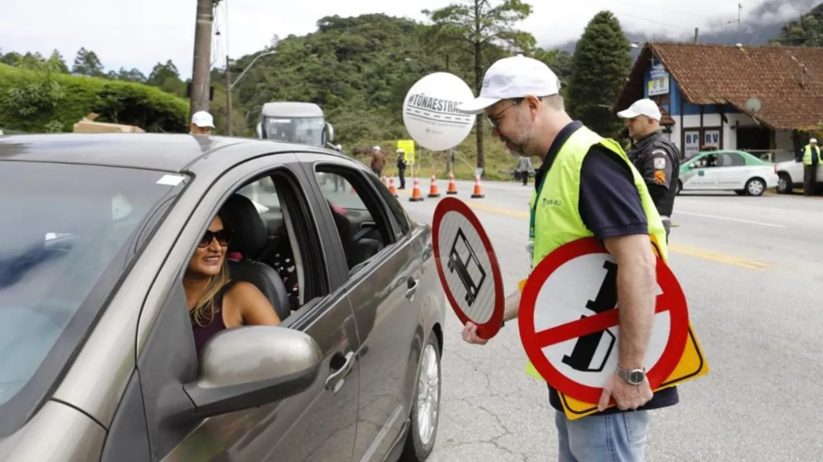 A previsão é que quase 60 mil veículos passem pela rodovia neste feriado prolongado de Corpus Christi