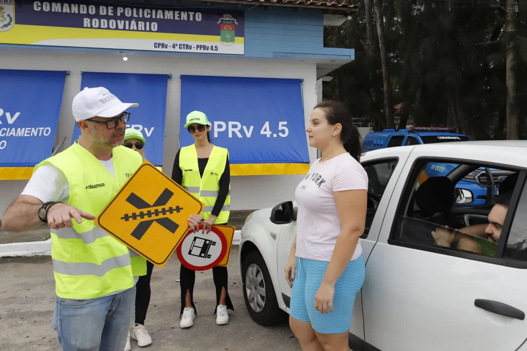 Ação Maio Amarelo na RJ-140 em São Pedro da Aldeia, realizada pelo DER (Departamento de Estradas de Rodagem) em parceria com a CPRv (Comando de Polícia Rodoviário)