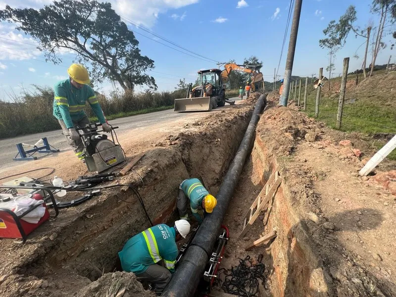 A empresa começa a conectar as instalações de água dos imóveis da região à nova rede de abastecimento.