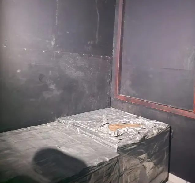 'Dark room' de boate onde teria ocorrido estupro coletivo na Lapa