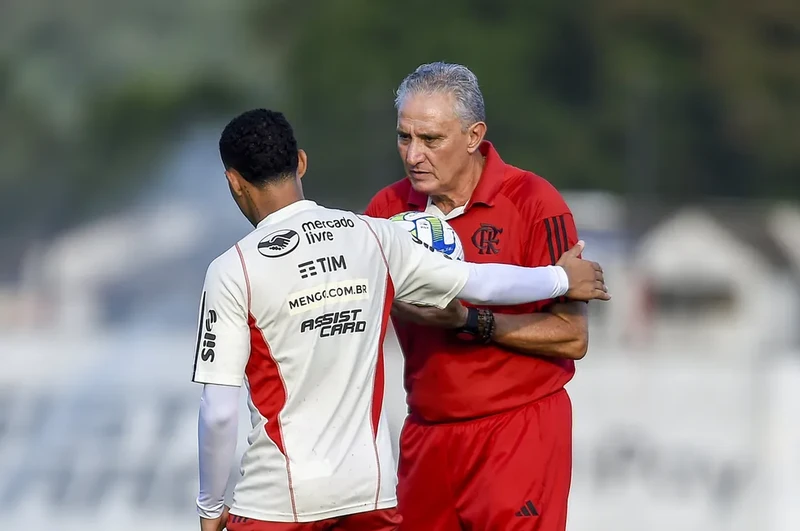 Tite e Matheuzinho em treino no Flamengo
