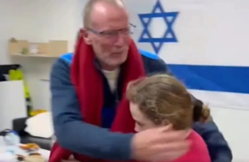 Emily encontrou seu pai após 50 dias sendo refém do Hamas