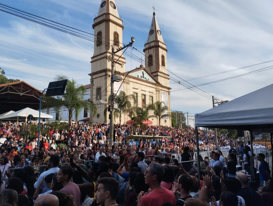 Bispo da Arquidiocese de Niterói, Geraldo de Paula, celebrou a missa às 16h