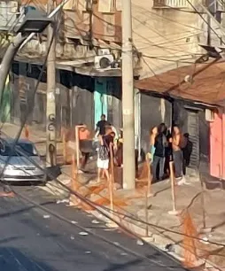 Segundo relatos, o "baile funk" vem causando transtorno aos moradores da região