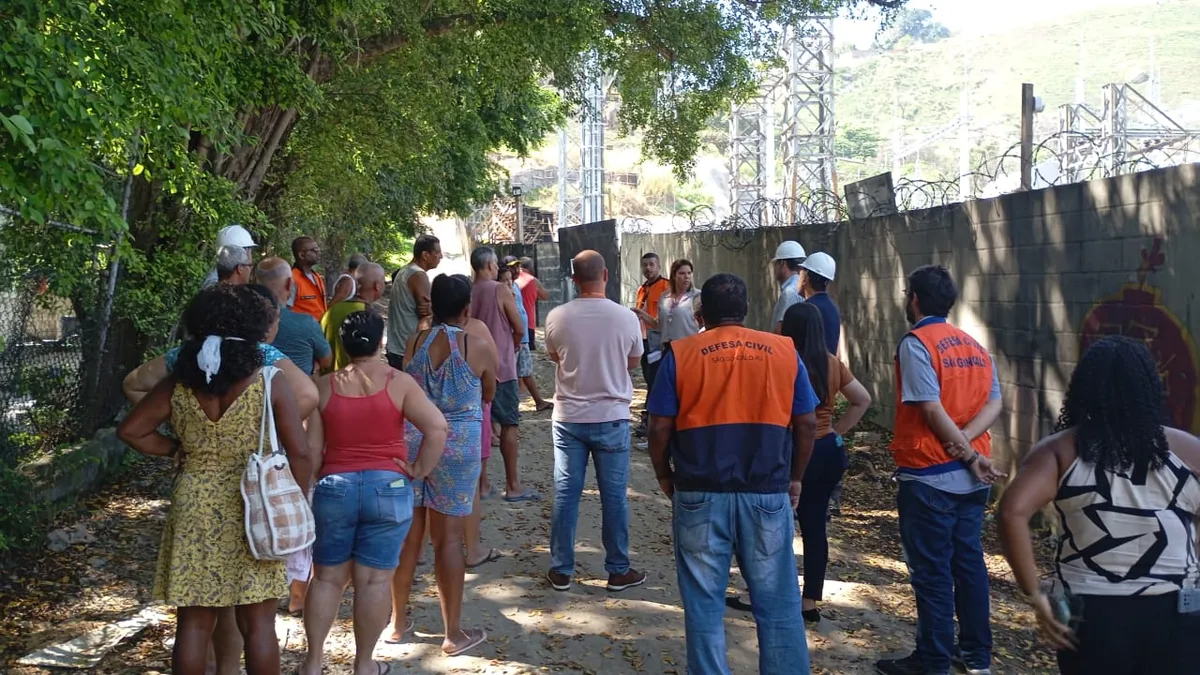 Moradores do Caminho Alto da Boavista estiveram na subestação Sete Pontes para reclamar da destruição do local