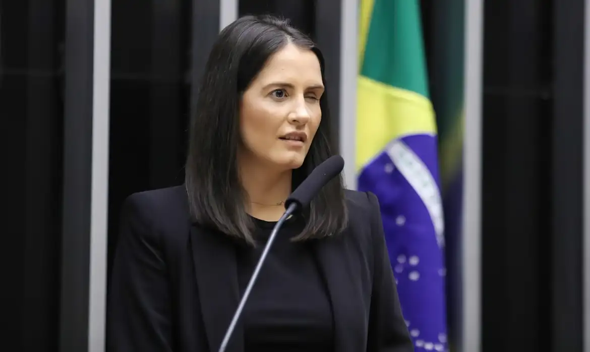 Eleita em 2022 com mais de 70 mil votos, ela era vice-presidente do PL Mulher e amiga próxima da ex-primeira-dama Michelle Bolsonaro