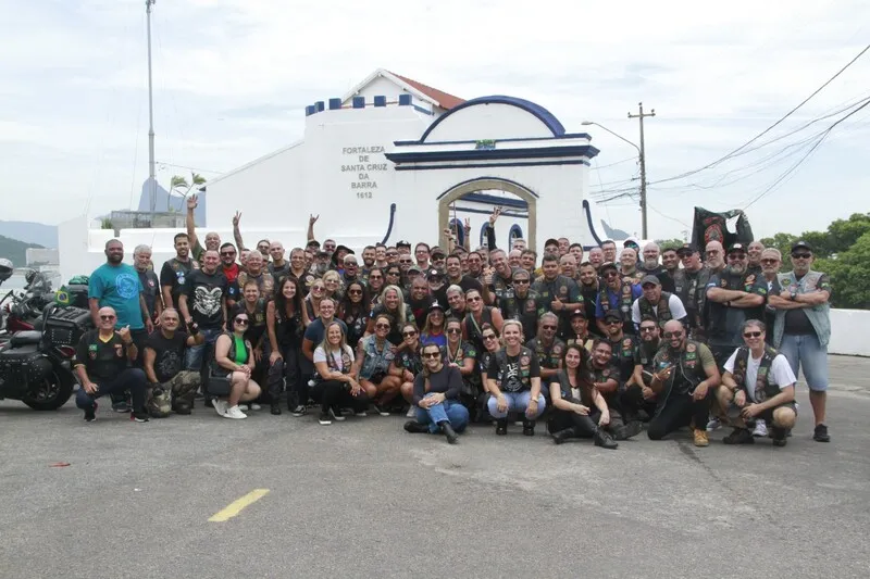 Grupo de motociclistas cruzou a orla da cidade de Boa Viagem até a Fortaleza de Santa Cruz da Barra