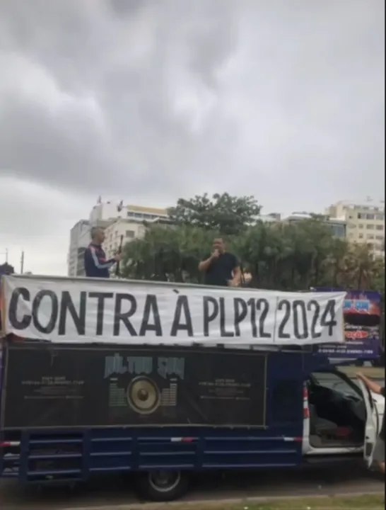 Além do protesto contra o valores recebidos, houve manifestação também contra a PL 12/2024, que cria direitos trabalhistas e regras para a categoria