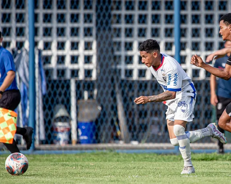 Além de ser um dos destaques do time, o jovem Newtinho vem recebendo elogios dentro do campeonato