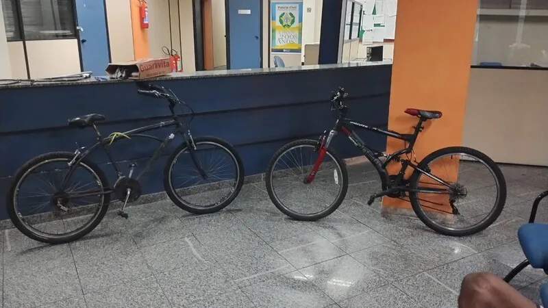Uma bicicleta foi apreendida, enquanto a outra foi entregue ao dono