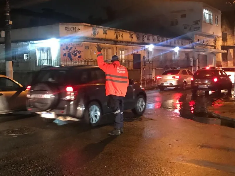 Operadores da NitTrans tem orientado os motoristas