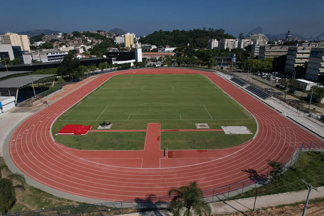 Localizada no campus do Gragoatá, pista recebeu nova arquibancada, vestiários e drenagem