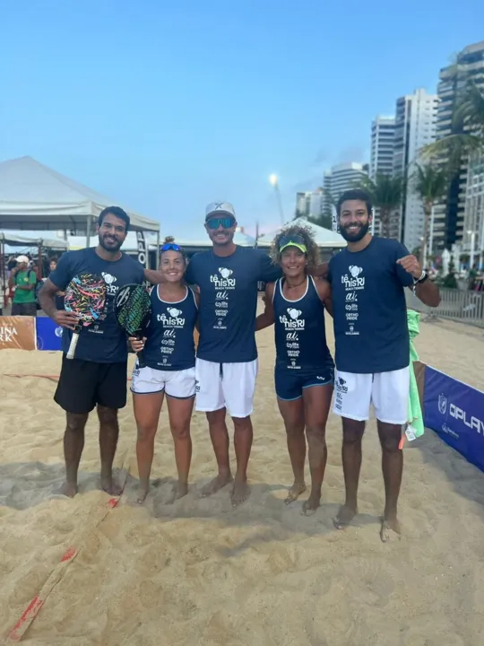 Ralff Abreu e equipe de Beach tennis