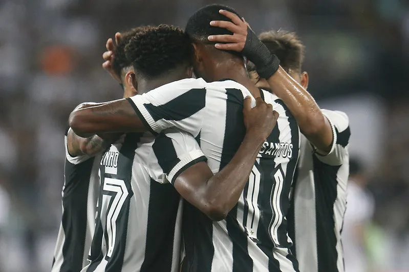 Botafogo larga em vantagem no confronto contra o Vitória pela Copa do Brasil: 1x0