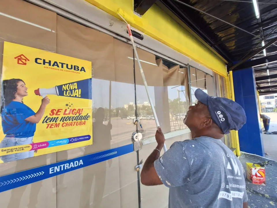 A nova loja está sendo preparada para a inauguração