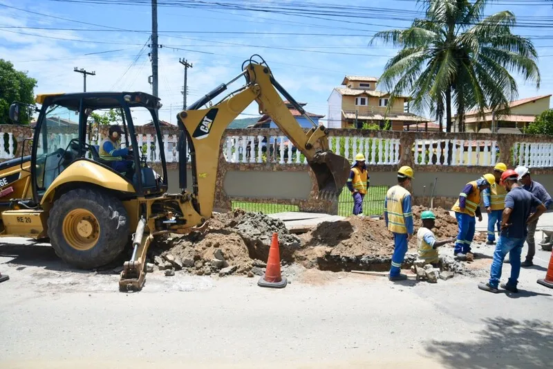 Via recebe recapeamento asfáltico e calçamento