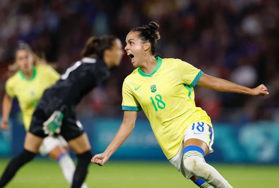 Estreante em Olimpíadas, Gabi Portilho garantiu vitória brasileira no 2º tempo