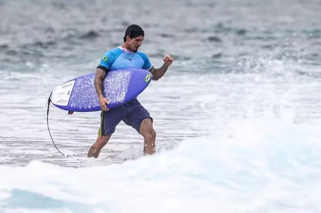 Gabriel Medina garantiu a medalha de bronze para o Brasil no surfe masculino