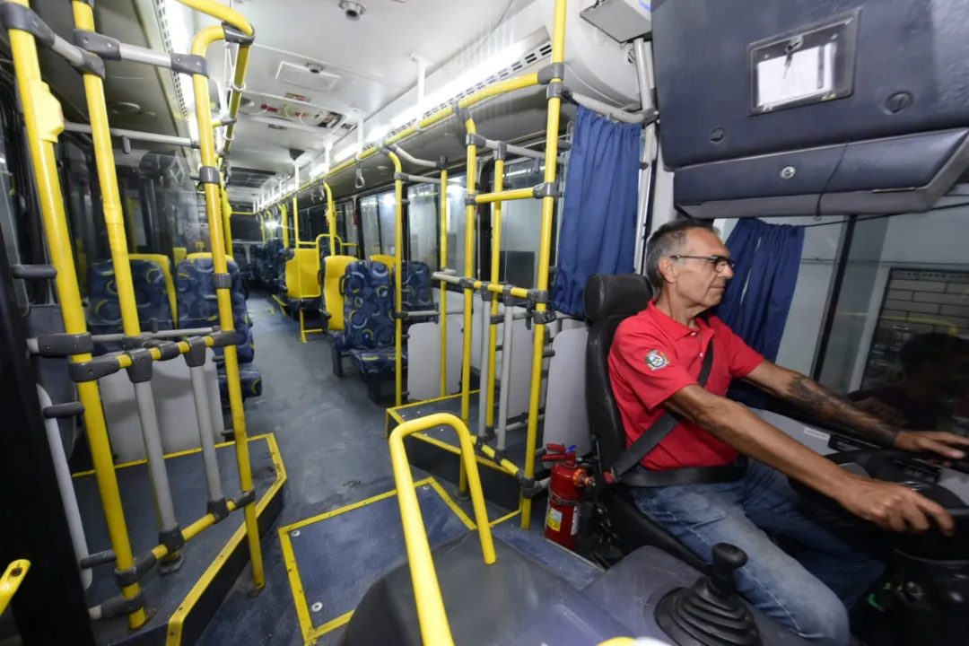 Os ônibus do programa Tarifa Zero de Maricá passarão a operar sem catraca