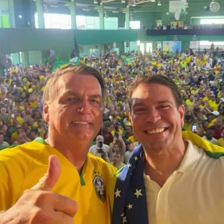 O texto de Ramagem também sugeriu que Bolsonaro atacasse a confiabilidade das urnas, com informações sem comprovação