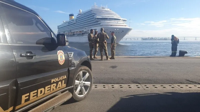 Polícia Federal prende homem com 5kg de cocaína em cruzeiro na Baía de Guanabara