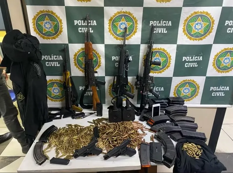 Armas foram apreendidas em Santa Cruz, na Zona Oeste do Rio