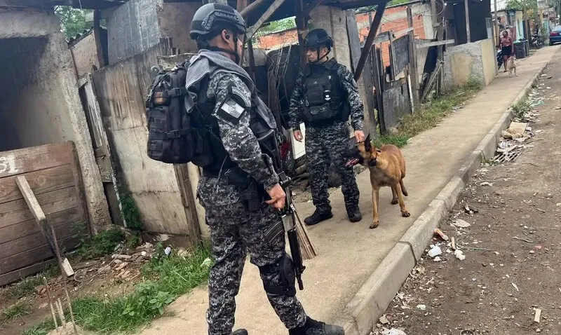 A ocupação é feita por integrantes do 18º BPM, com apoio do Gesar e BAC