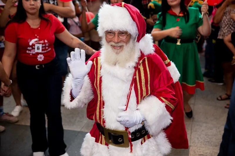 Personagem natalino é figura frequente em eventos locais e comerciais no fim de ano